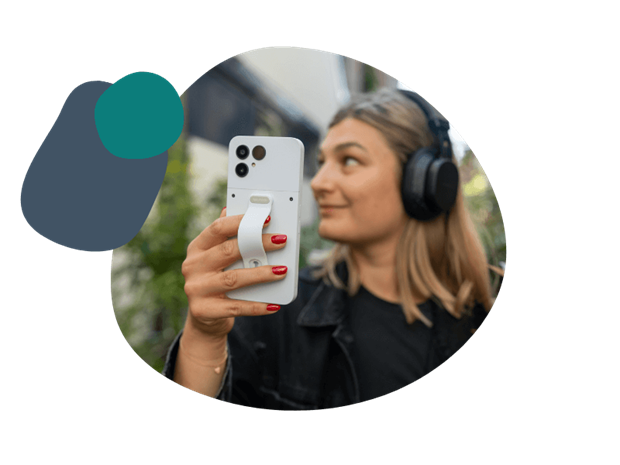 woman holding her Fairphone Gen. 6