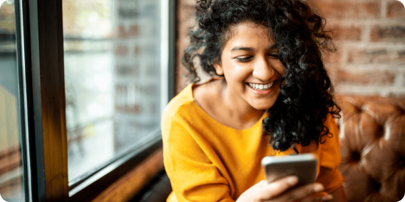 young woman using her mobile in a cafe