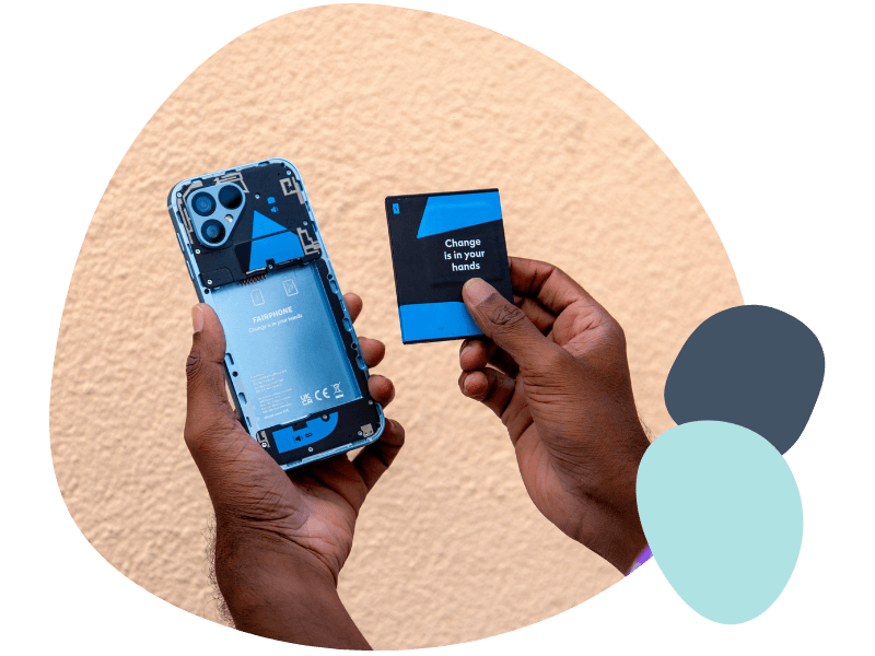 person changing the battery in their fairphone 5
