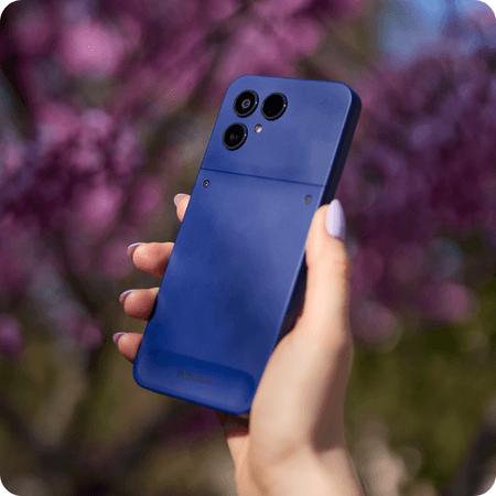 Fairphone Gen. 6+ in cobalt blue