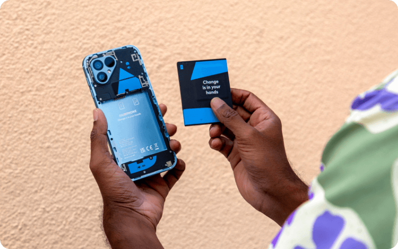 person changing the battery in their fairphone 5