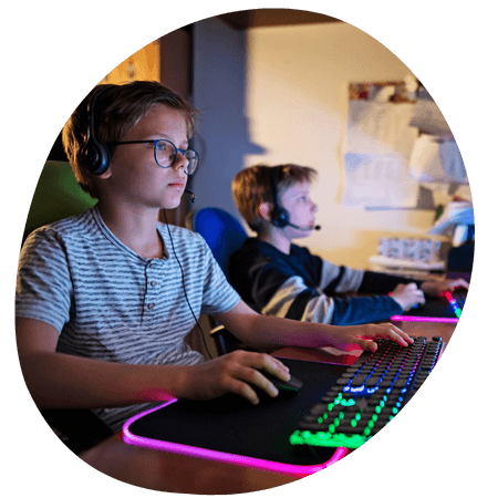 young children gaming online