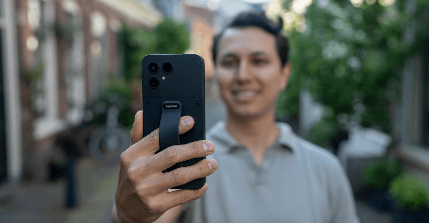 man holding his black Fairphone Gen.6