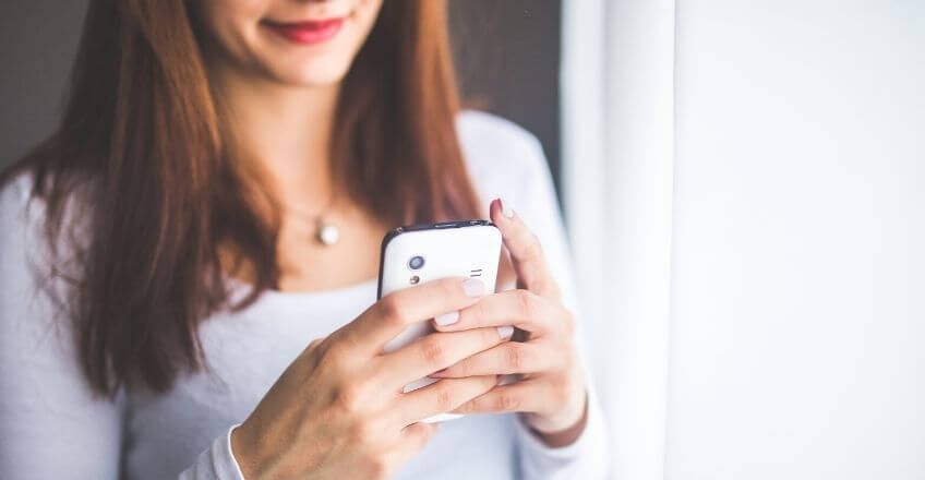 Lady_on_mobile_phone.jpg
