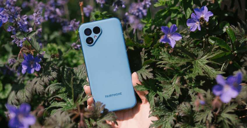 fairphone 5 in blue