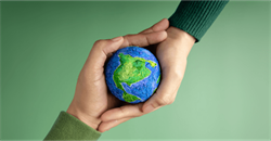 hands holding the earth