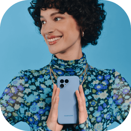 Woman holding her fairphone 5