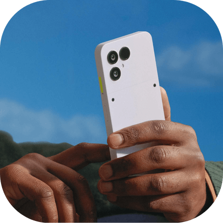 Man holding a Fairphone 6